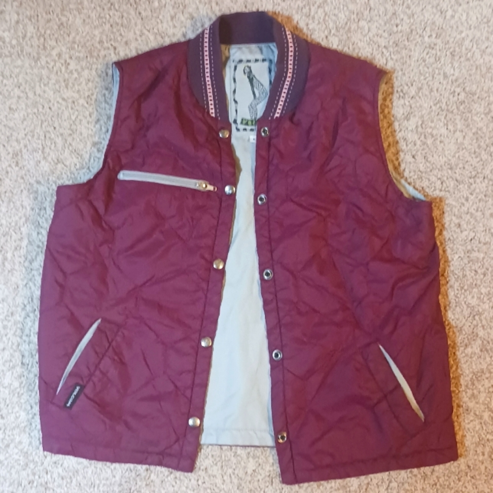 Vintage Volcom maroon button up vest. Size large.